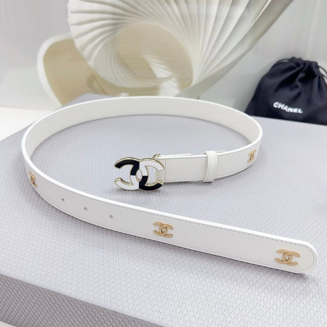 CC BELT 30 MM WHITE CALFSKIN GOLD HARDWARE WITH WHITE MIX BLACK LOGO