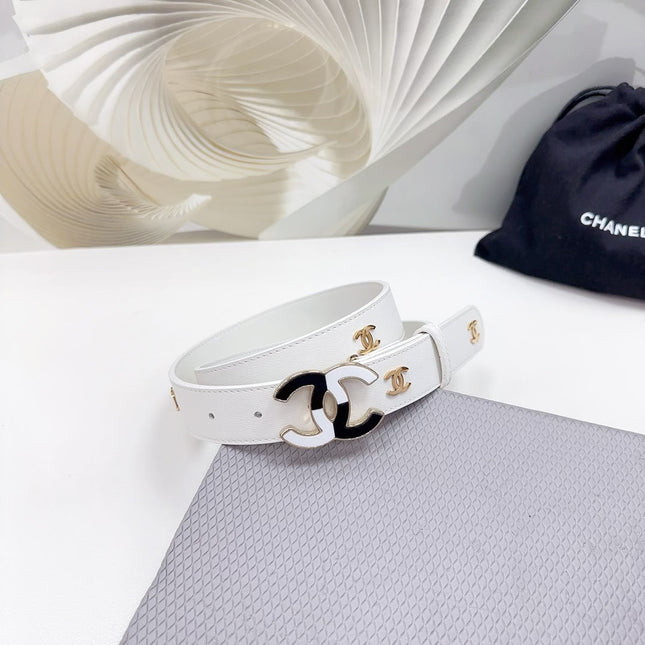 CC BELT 30 MM WHITE CALFSKIN GOLD HARDWARE WITH WHITE MIX BLACK LOGO