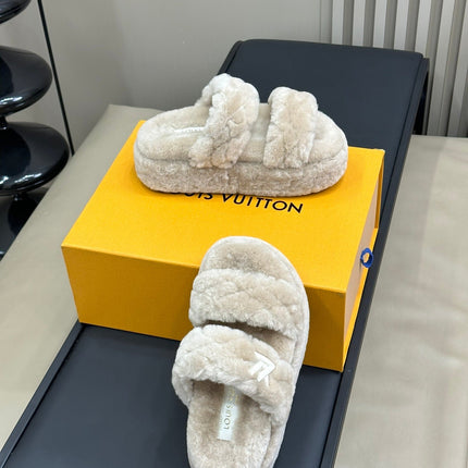 LV WOMEN SUNSET PLATFORM COMFORT MULE IN BEIGE FLEECE