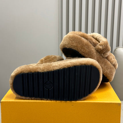 LV WOMEN'S DAD SANDAL MULE IN CAMEL BROWN FLEECE