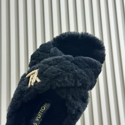 LV WOMEN'S SUNSET COMFORT FLAT MULE IN BLACK FLEECE