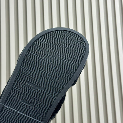 LV WOMEN'S SUNSET COMFORT FLAT MULE IN BLACK FLEECE