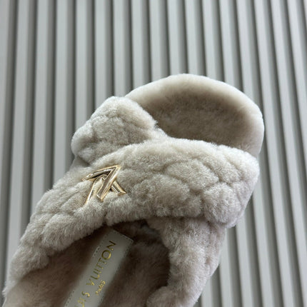 LV WOMEN'S SUNSET COMFORT FLAT MULE IN BEIGE FLEECE