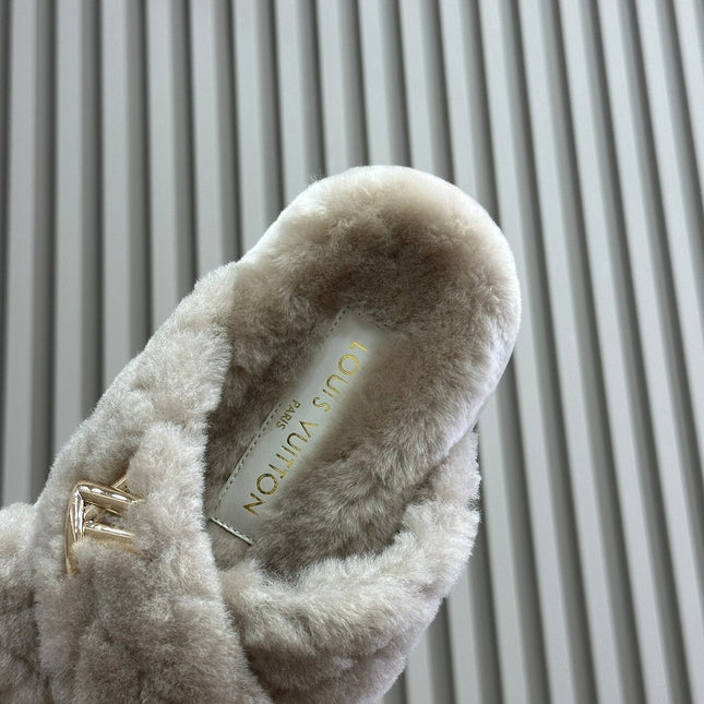 LV WOMEN'S SUNSET COMFORT FLAT MULE IN BEIGE FLEECE
