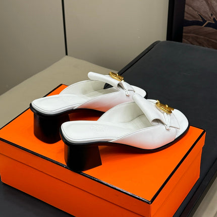 ISLE SANDAL IN WHITE CALFSKIN