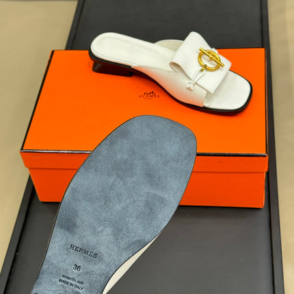 ISLE SANDAL IN WHITE CALFSKIN