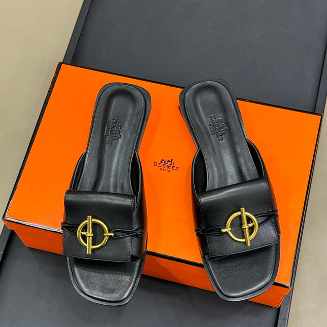 ISLE SANDAL IN BLACK CALFSKIN