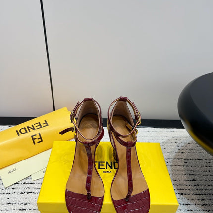 FENDI HIGH-HEELED 10 CM IN SANGRIA RED GLOSSY LAMBSKIN WITH GOLD HARDWARE