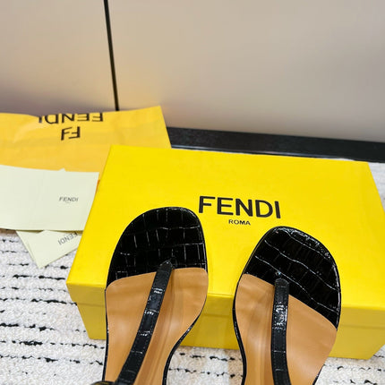 FENDI HIGH-HEELED 10 CM IN BLACK GLOSSY LAMBSKIN WITH GOLD HARDWARE