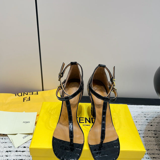 FENDI HIGH-HEELED 10 CM IN BLACK GLOSSY LAMBSKIN WITH GOLD HARDWARE