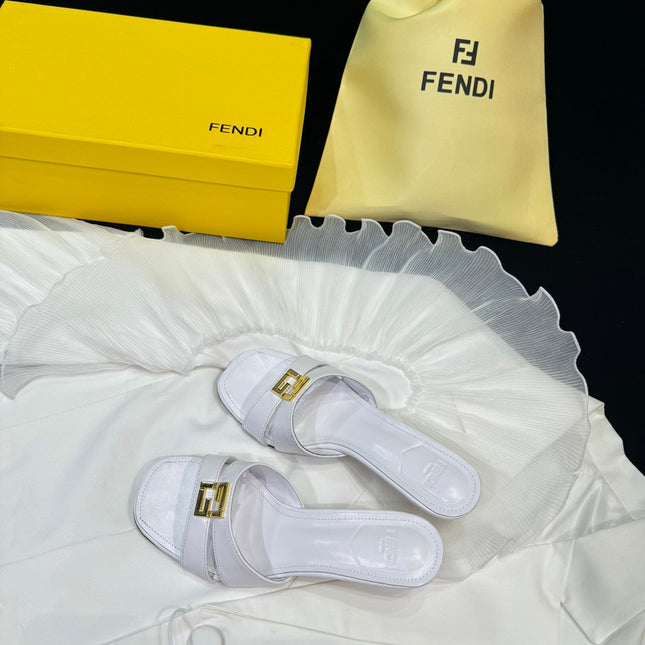 FENDI MEDIUM-HEELED 55 MM MULE IN WHITE LAMBSKIN WITH GOLD HARDWARE