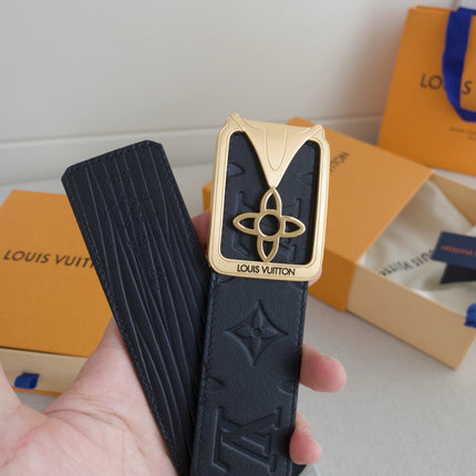 BELT 40MM REVERSIBLE IN BLACK TAURILLON CALFSKIN EMBOSSED LOGO AND GOLD LV BUCKLE