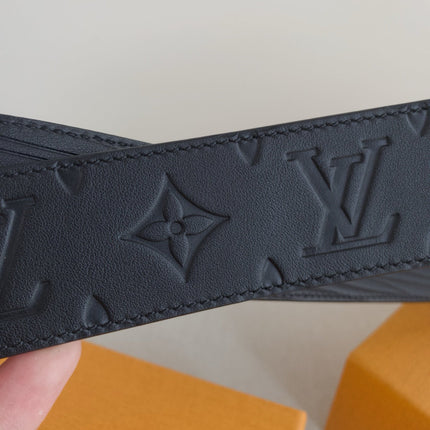 BELT 40MM REVERSIBLE IN BLACK TAURILLON CALFSKIN EMBOSSED LOGO AND GOLD LV BUCKLE