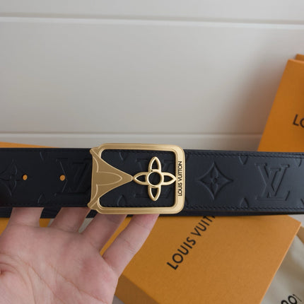 BELT 40MM REVERSIBLE IN BLACK TAURILLON CALFSKIN EMBOSSED LOGO AND GOLD LV BUCKLE