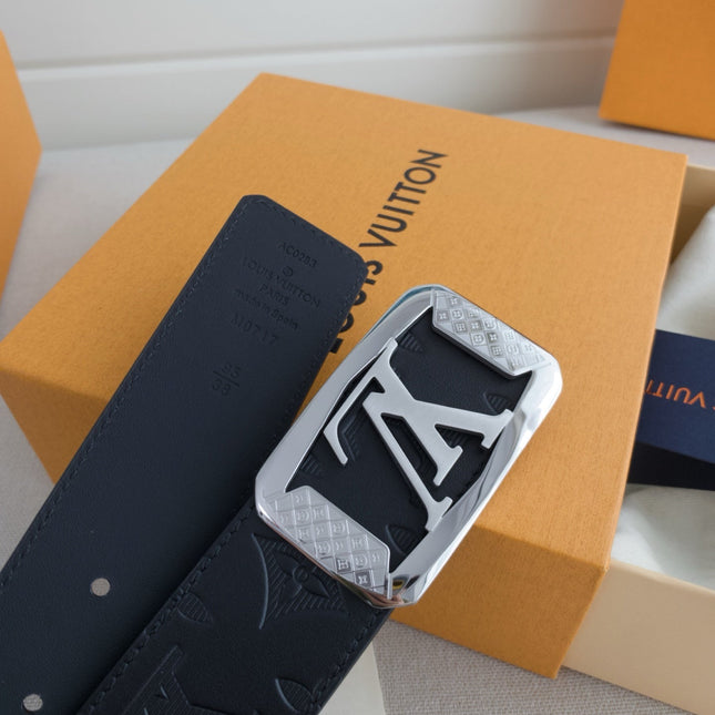 BELT 40MM REVERSIBLE IN BLACK TAURILLON CALFSKIN WITH GREY LOGO AND SILVER LV BUCKLE