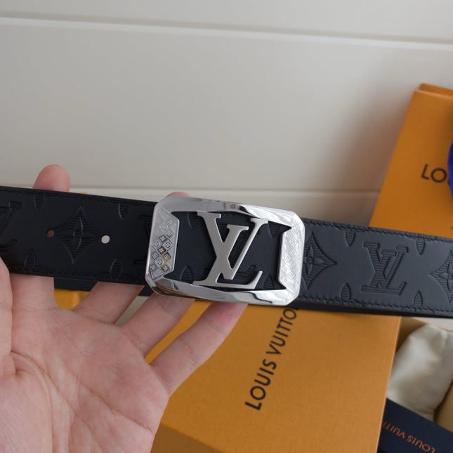 BELT 40MM REVERSIBLE IN BLACK TAURILLON CALFSKIN WITH GREY LOGO AND SILVER LV BUCKLE