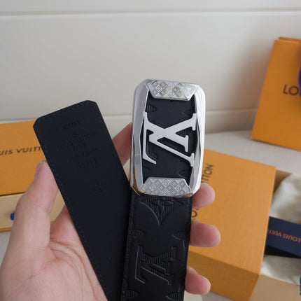 BELT 40MM REVERSIBLE IN BLACK TAURILLON CALFSKIN WITH GREY LOGO AND SILVER LV BUCKLE