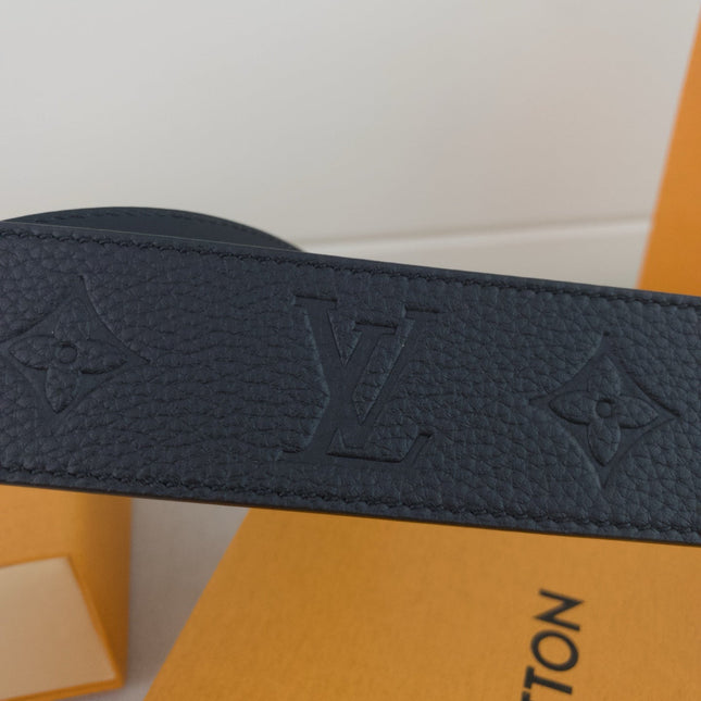 BELT 40MM IN BLACK TAURILLON CALFSKIN WITH EMBOSSED LOGO AND GOLD BUCKLE WITH ROUND LOGO CENTER