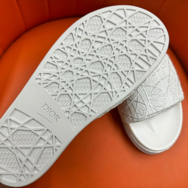 CD AQUA EMBROIDED SANDAL WHITE FABRIC