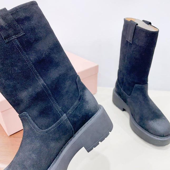 THICK-SOLED BOOTS IN BLACK SUEDE