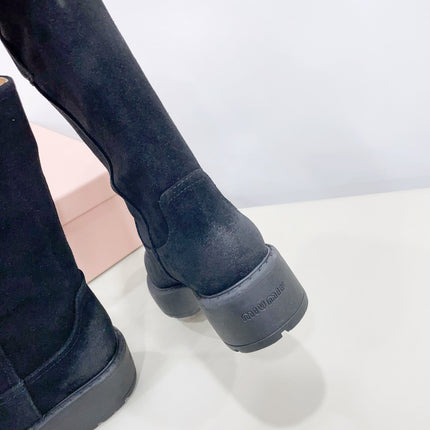 THICK-SOLED BOOTS IN BLACK SUEDE