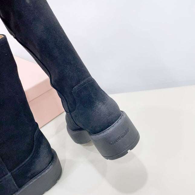 THICK-SOLED BOOTS IN BLACK SUEDE