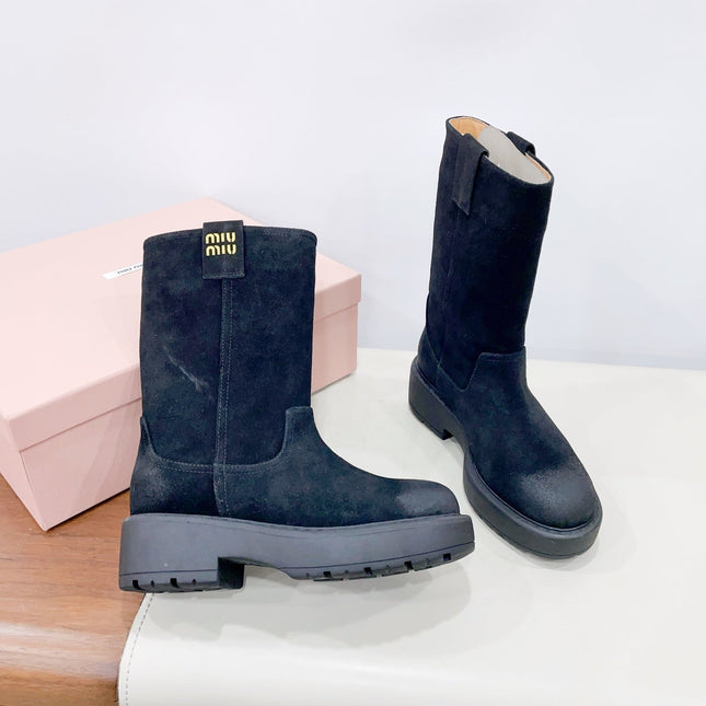 THICK-SOLED BOOTS IN BLACK SUEDE