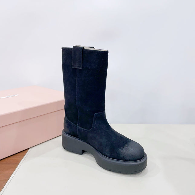 THICK-SOLED BOOTS IN BLACK SUEDE