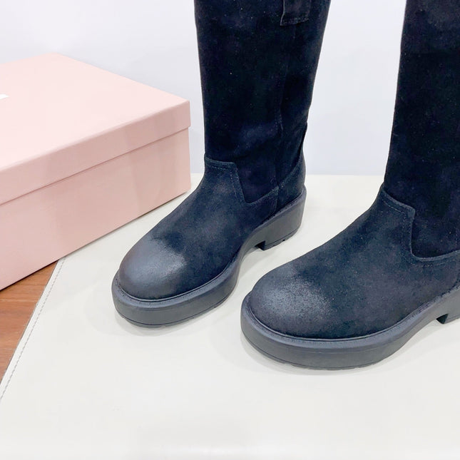THICK-SOLED BOOTS IN BLACK SUEDE