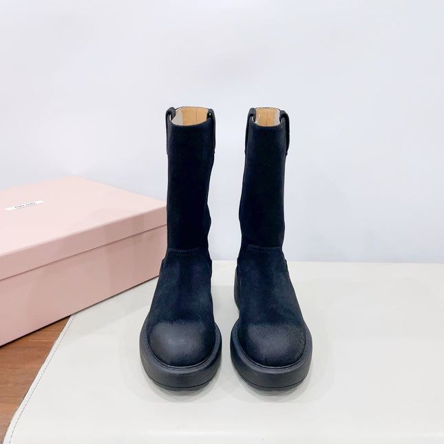 THICK-SOLED BOOTS IN BLACK SUEDE