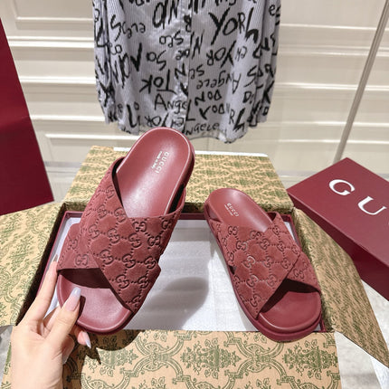 GG SLIDES IN RED SUEDE WITH EMBOSSED LOGO STYLE 9