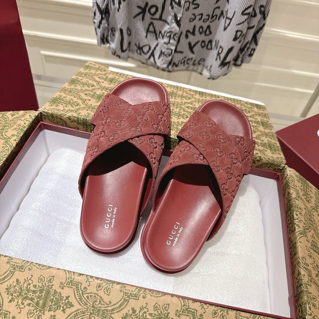 GG SLIDES IN RED SUEDE WITH EMBOSSED LOGO STYLE 9