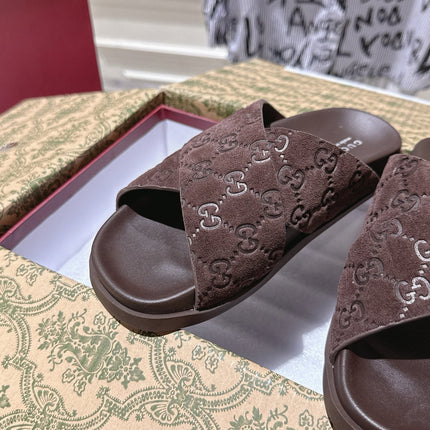 GG SLIDES IN DARK BROWN SUEDE WITH EMBOSSED LOGO STYLE 8