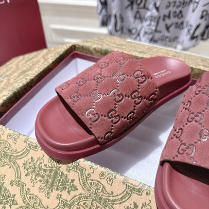 GG SLIDES IN RED SUEDE WITH EMBOSSED LOGO STYLE 3