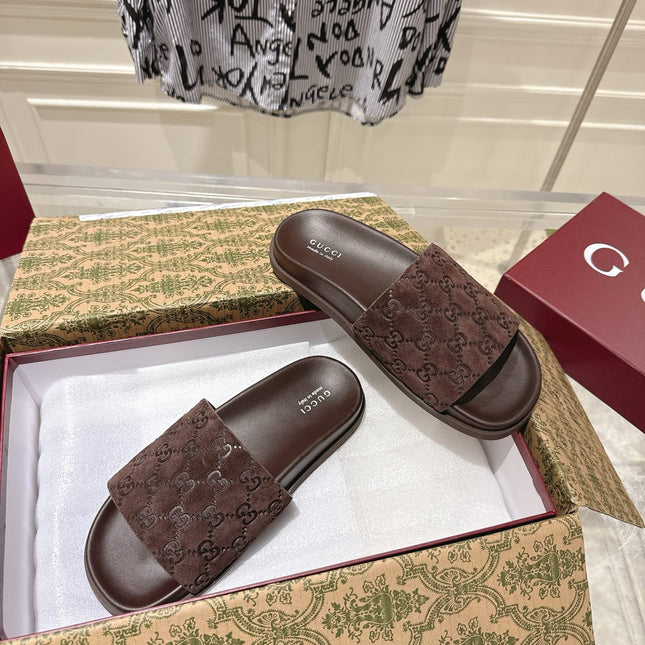GG SLIDES IN DARK BROWN SUEDE WITH EMBOSSED LOGO STYLE 1