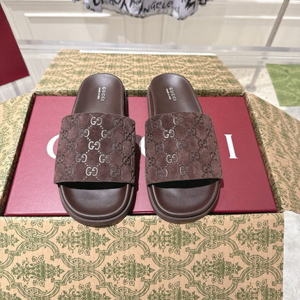 GG SLIDES IN DARK BROWN SUEDE WITH EMBOSSED LOGO STYLE 1