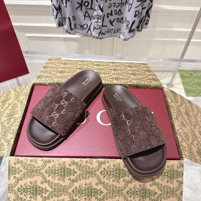 GG SLIDES IN DARK BROWN SUEDE WITH EMBOSSED LOGO STYLE 1