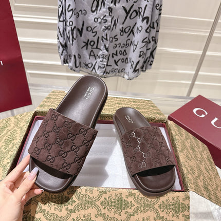 GG SLIDES IN DARK BROWN SUEDE WITH EMBOSSED LOGO STYLE 1