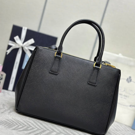 PRADA 25S GALLERIA LARGE BAG 32 IN BLACK CALFSKIN GOLD HARDWRE