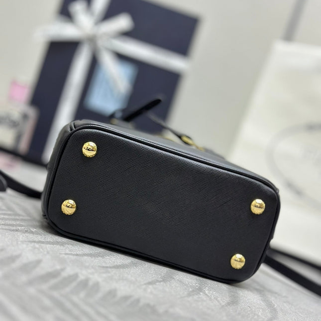 PRADA 25S GALLERIA MEDIUM BAG 20 IN BLACK CALFSKIN GOLD HARDWRE