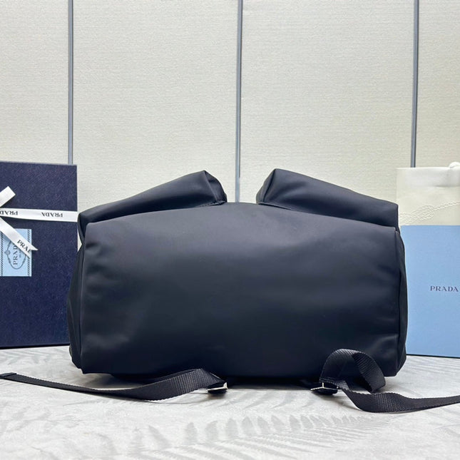 TRIANGLE LOGO BACKPACK 42 IN BLACK RE-NYLON