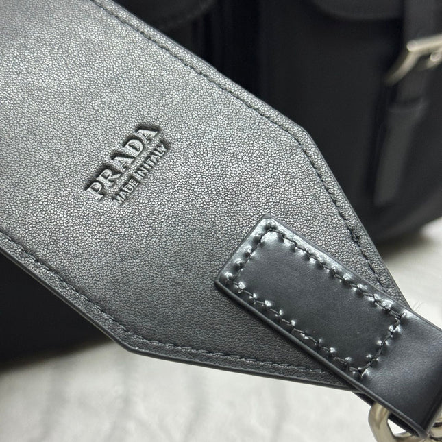 PRADA 25S MEDIUM RE-NYLON BACKPACK 39 IN BLACK WITH POUCH