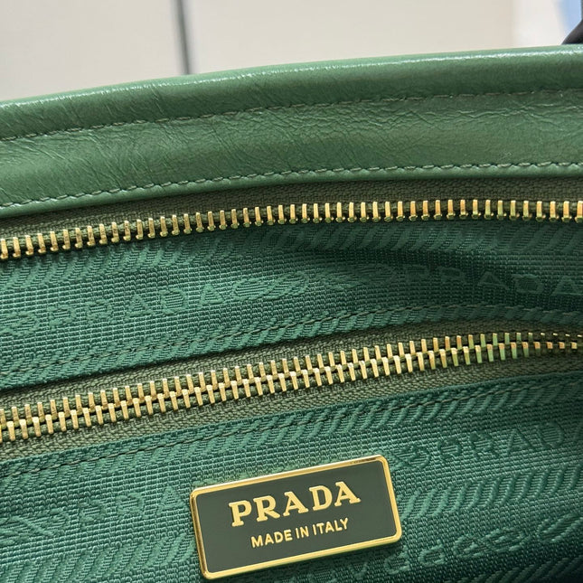 PRADA 25S BONNIE LARGE HANDBAG 38 IN GREEN GLOSSY CALFSKIN GOLD HARDWRE