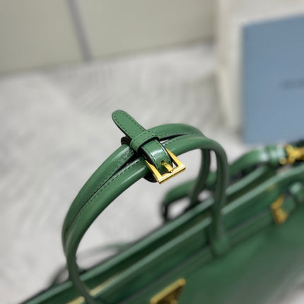 PRADA 25S BONNIE LARGE HANDBAG 38 IN GREEN GLOSSY CALFSKIN GOLD HARDWRE
