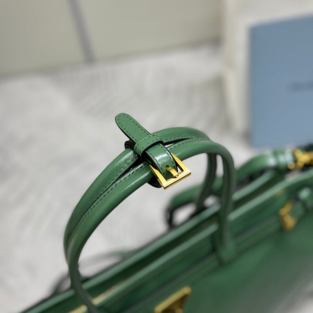 PRADA 25S BONNIE LARGE HANDBAG 38 IN GREEN GLOSSY CALFSKIN GOLD HARDWRE
