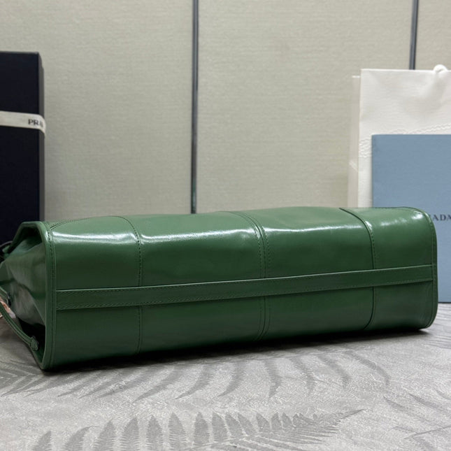 PRADA 25S BONNIE LARGE HANDBAG 38 IN GREEN GLOSSY CALFSKIN GOLD HARDWRE