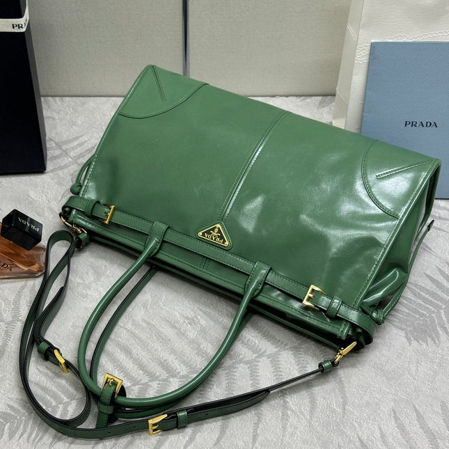 PRADA 25S BONNIE LARGE HANDBAG 38 IN GREEN GLOSSY CALFSKIN GOLD HARDWRE