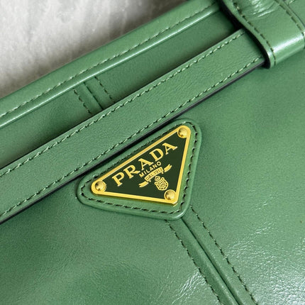 PRADA 25S BONNIE LARGE HANDBAG 38 IN GREEN GLOSSY CALFSKIN GOLD HARDWRE