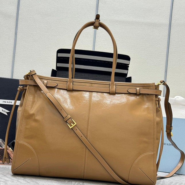 PRADA 25S LUX SOFT BAG 42 IN CARAMEL GLOSSY CALFSKIN GOLD HARDWRE