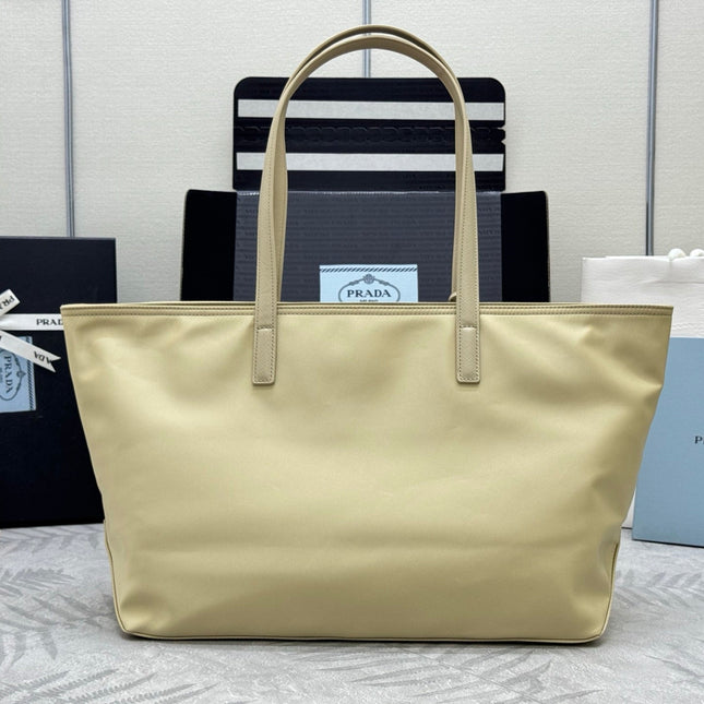 PRADA 25S RE-EDITION 1978 MEDIUM 35 IN DESERT BEIGE NYLON AND SAFFIANO CALFSKIN